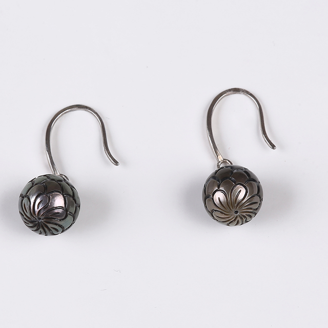 Black Carved Tahiti Pearl with 925 Sterling Silver Hook Earring