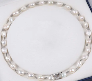 On what occasions can pearl necklaces be used?