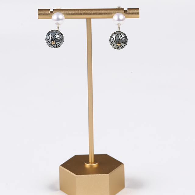 New Style Tahiti Pearl with Manual Carved Rose Pattern Stud Earring