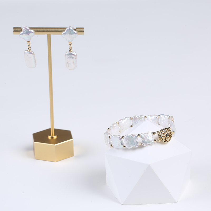 bracelet and earring set