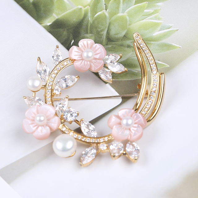 The Cultured Freshwater Pearl Brooch with CZ for Women
