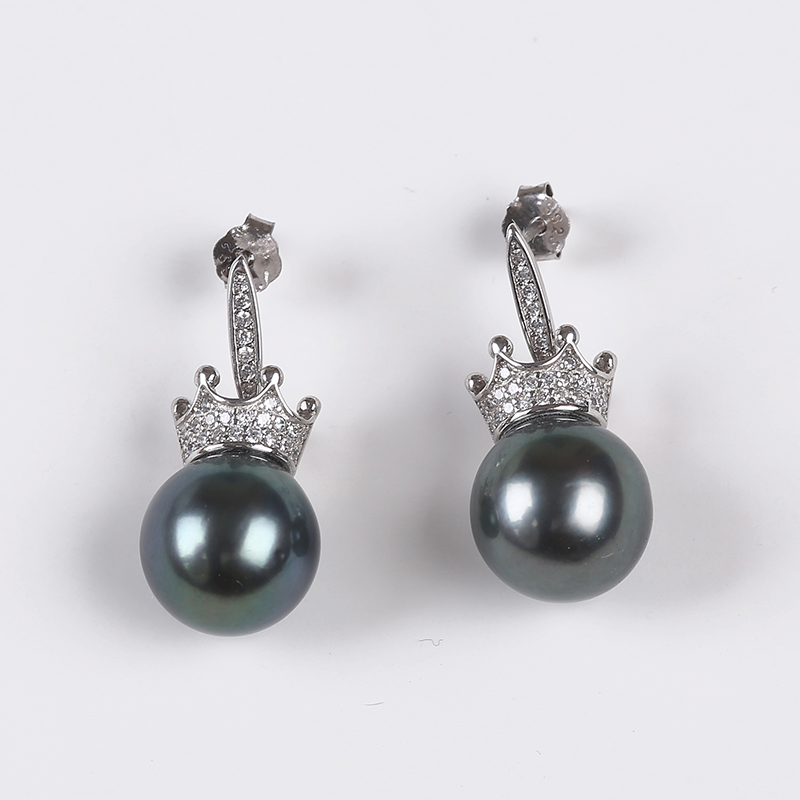 Natural Tahiti Pearl with Crown Accessory Silver Hook Earring