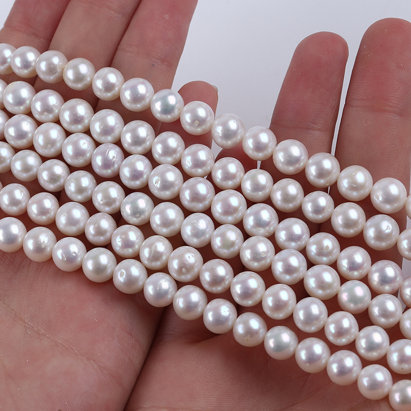 white color round pearl