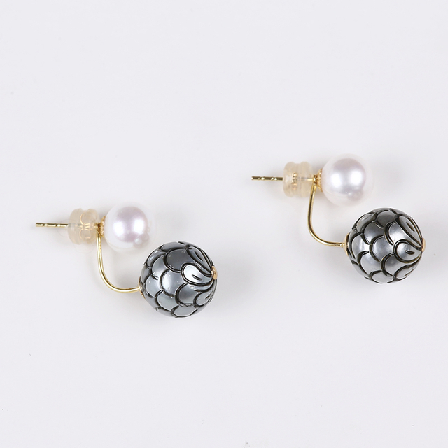 New Style Tahiti Pearl with Manual Carved Rose Pattern Stud Earring